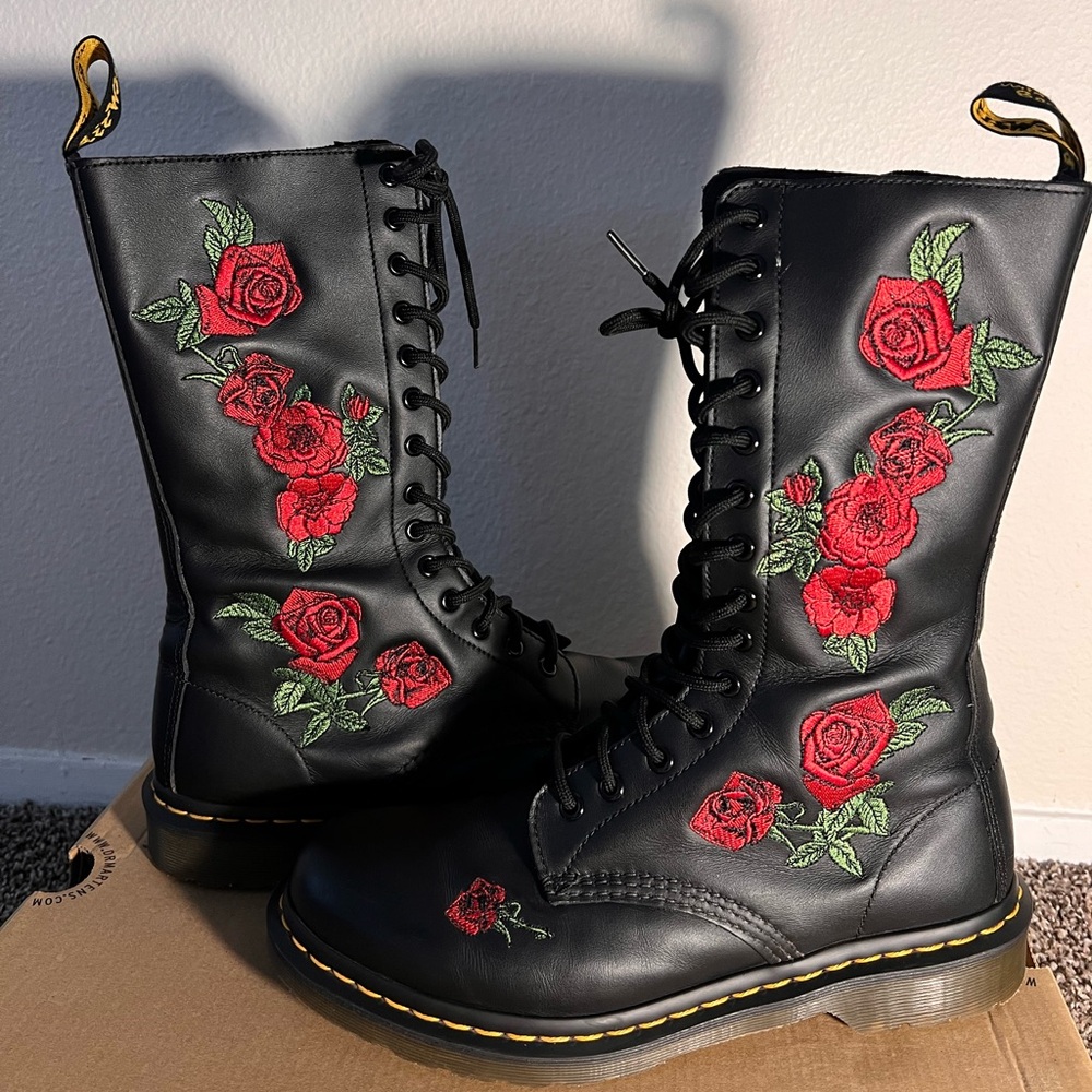 Dr. Martens Vonda Leather Boots Size 10